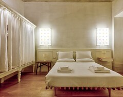 Hotel Alcove (Florence, Italy)