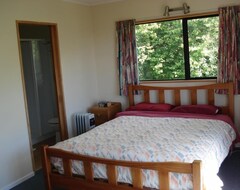 Entire House / Apartment Sea & Beach Views With Safe Swimming 15 Min North Of Dunedin. (Waikouaiti, New Zealand)