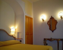 Hotel Petit Chateau - Budget Double Room With Breakfast Included (Montecatini Terme, Italien)