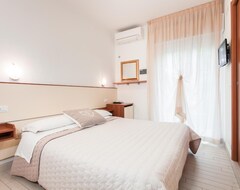 Hotel Airone B&B Camere E Appartamenti (Cérvia, Italy)