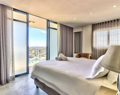 Hotel Aquarius Luxury Suites (Bloubergstrand, Sudáfrica)
