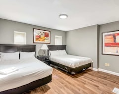 Casa/apartamento entero 717 Barton - Settle Into Soulard! 4 Beds 2 Full Baths! (Saint Charles, EE. UU.)