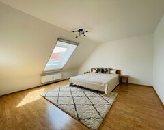 Toàn bộ căn nhà/căn hộ Sunny Holiday Apartment With Balcony Near Augsburg (Ettringen, Đức)