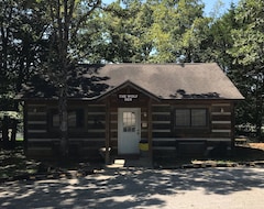 Entire House / Apartment Wolf Den Cabin Of Pomme De Terre (Hermitage, USA)