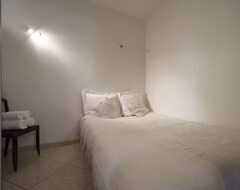 Koko talo/asunto Vacation Rental Summer Apartment T3 Furniture Avignon Center (Avignon, Ranska)