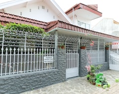 Khách sạn Emmy Guest House (Malang, Indonesia)