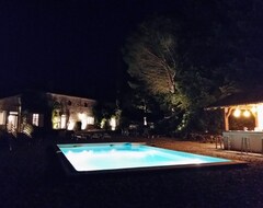 Toàn bộ căn nhà/căn hộ 7 Bedroom Manor, Private Pool, Views, Pizza Oven, Sleeps 16, 5 Acres Fenced-In (Lagarrigue, Pháp)