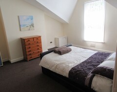Entire House / Apartment No 9 - Large 1 bed near Sefton Park and Lark Lane (Liverpool, United Kingdom)