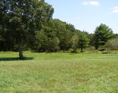 Toàn bộ căn nhà/căn hộ Private Land ....open Space 30 Acres With Pond, Very Basic (Killingworth, Hoa Kỳ)