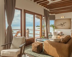 Hotel Isaraya Luxury Over Water Villas (Zanzibar Ciudad, Tanzania)