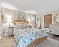 Hele huset/lejligheden Oceanfront Apartment In New England Victorian-1 Bedroom Plus Office (Warwick, USA)