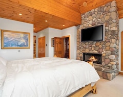 Casa/apartamento entero Beautiful 11,600 Sq' Mullett Lake Home & Carriage House, Private 2.5 Acre Lot (Mullett Lake, EE. UU.)