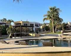 Hotel Casas Tzl (Cabo San Lucas, Mexico)