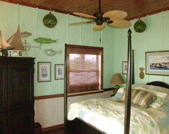 Hele huset/lejligheden A Bahamian Boutique Villa & Waterfront Playground With Dock, Beach, Boat & Pool! (Andros Town, Bahamas)