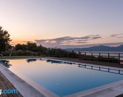 Toàn bộ căn nhà/căn hộ Villa Kalamos / Sea View And Pool Nearby Athens (Oropos, Hy Lạp)