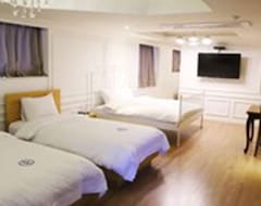 Khách sạn Hillside Tourist Hotel (Busan, Hàn Quốc)