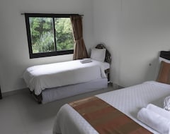 Hotel 4 Person Room With Walk-in Rain Shower (Mengwi, Indonesia)
