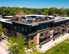 Hotel The Earl in Charlevoix (Charlevoix, USA)