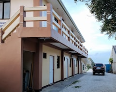 Khách sạn Zids Island Emprise Beach House (Pagudpud, Philippines)