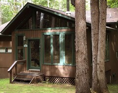 Casa/apartamento entero 3-acres Adirondack Cabin: Sauna, Beach, Firepit, Pool Table (North River, EE. UU.)