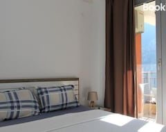 Casa/apartamento entero 4 Stars 1 Br Apartment Morinj (Cetinje, Montenegro)