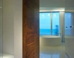 i-Suite Design Hotel (Rimini, Italy)