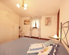 Toàn bộ căn nhà/căn hộ 4 Bedroom Accommodation In Capezzano Pianore -lu- (Viareggio, Ý)