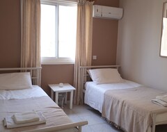 Hotel Cozy 2 Bedroom Apt With Pool, Perfect Location, Ac, Wifi Free (Pafos, Cipar)