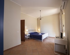 Hotel Somnium (Albanella, Italy)