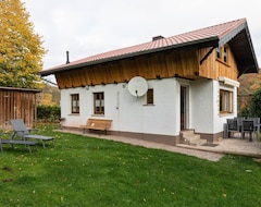 Cijela kuća/apartman Holiday Home In The Thuringian Forest With Tiled Stove, Fenced Garden And Terrace (Wutha-Farnroda, Njemačka)