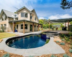 Tüm Ev/Apart Daire Deluxe Country Retreat, Landscaped Grounds, Heated Pool, Jacuzzi, Foxtel, Al Fresco Dining, Pet Friendly (Red Hill, Avustralya)
