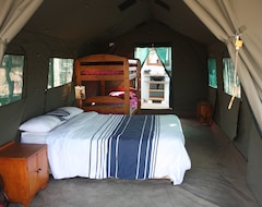 Khách sạn Warthogs Bush Camp (Kariba, Zimbabwe)