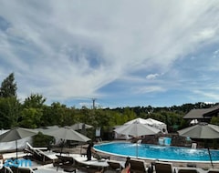 Hotel Grigliata Motel and Pool (Kiev, Ukraine)