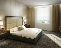 Hotelli Embassy Suites by Hilton San Antonio Brooks Hotel & Spa (San Antonio, Amerikan Yhdysvallat)