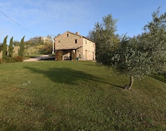 Toàn bộ căn nhà/căn hộ Stone Farmhouse With Private Pool (Tolentino, Ý)
