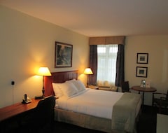 Khách sạn Hotel St. Bernard (Saint-Bernard-De-Lacolle, Canada)