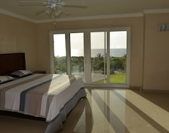 Toàn bộ căn nhà/căn hộ Stella Views Has Stunning 360 Degree Views Of Long Island, Atlantic & Caribbean (Stella Maris, Bahamas)