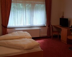 Khách sạn Berghof Hotel (Nieheim, Đức)