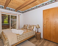 Casa/apartamento entero Timberline Lodge: de espaldas al Bosque Nacional! Cerca de Bear MTN! ¡Mesa de billar! Hot Tub! (Big Bear Lake, EE. UU.)