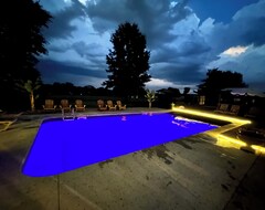 Casa/apartamento entero Estate Home Pool Hot Tub Wi-fi 8 Acres 5000 Sqft (Greenwood, EE. UU.)