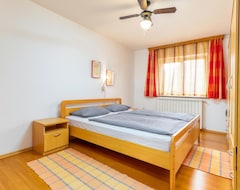 Hotel 1 Bedroom Accommodation In Kastel (Kaštela, Kroatien)