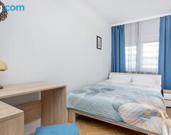 Entire House / Apartment Cozy And Comfortable Wola Apartment By Renters (Warsaw, Poland)