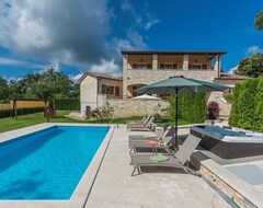Koko talo/asunto Modern Villa Vernier With Pool And Large Landscaped Garden (Tinjan, Kroatia)