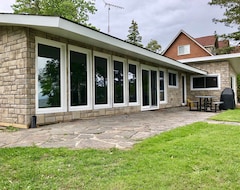 Entire House / Apartment Lake Simcoe Water Front Cottage (Hawkestone, Canada)