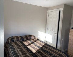 Toàn bộ căn nhà/căn hộ Beautiful Two Bedrooms And 2.5 Bathrooms - 30 Minutes From Dartmouth (Musqoudoboit Harbour, Canada)