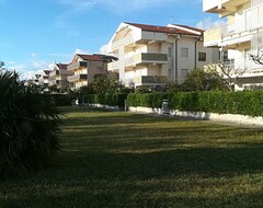 Toàn bộ căn nhà/căn hộ Apartment With Garden Overlooking The Sea (Falconara Albanese, Ý)