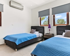 Casa/apartamento entero Villa 375 - Delphin - Five Bedroom Villa, Sleeps 10 (Koúklia, Chipre)