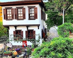 Koko talo/asunto Mosaic Houses (Izmir, Turkki)