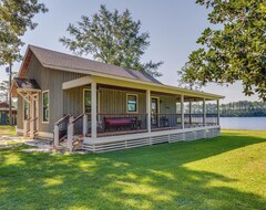 Toàn bộ căn nhà/căn hộ Escape To Nature: Lakefront Jay Cottage W/ Views! (Evergreen, Hoa Kỳ)
