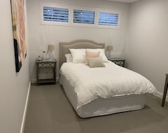 Hele huset/lejligheden Luxury Coastal Hamptons - 6 Bedrooms, 4 Baths, Sleeps 12, Large Pool & Parkland (Perth, Australien)
